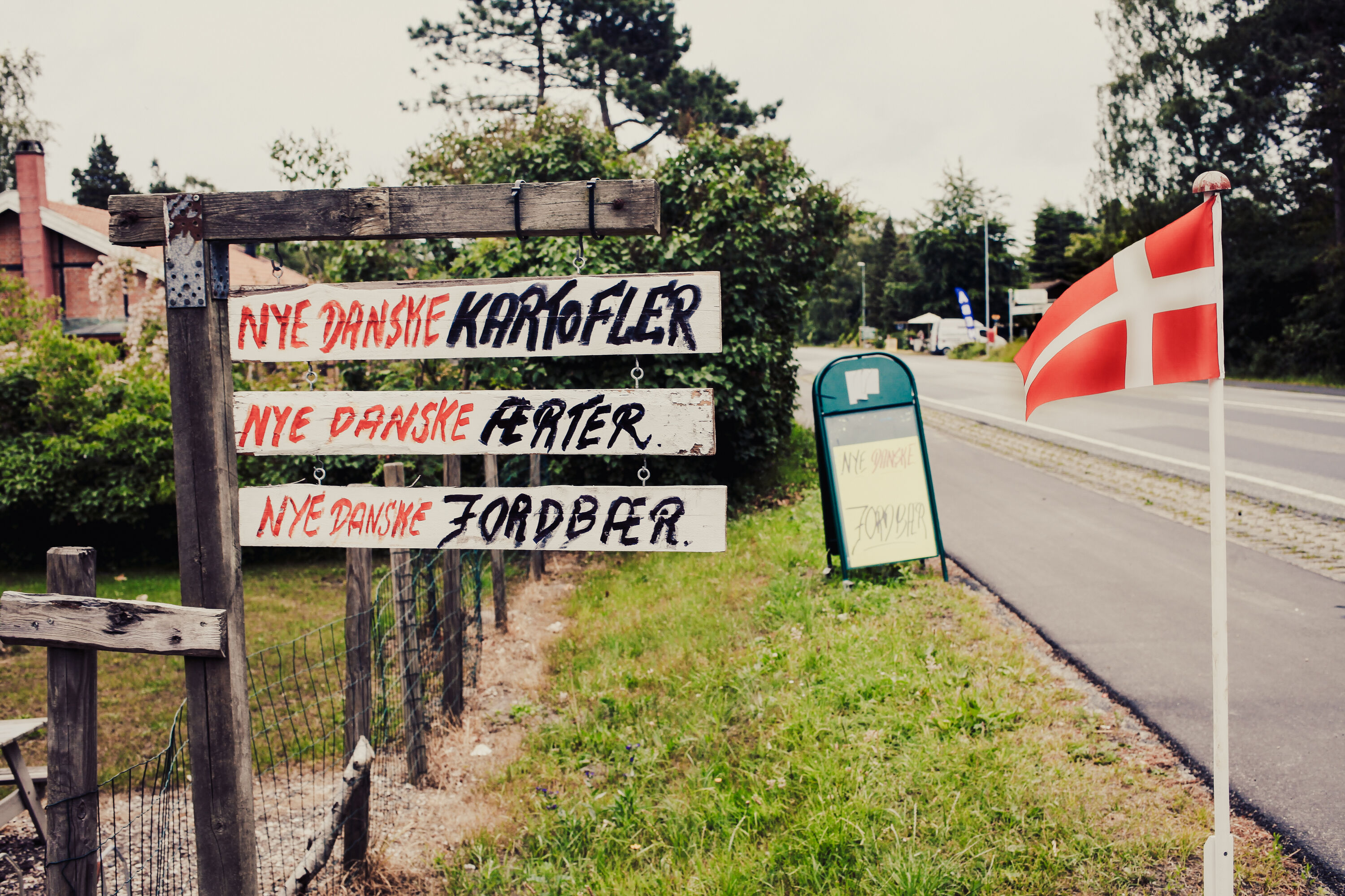 Fruit- en groentestalletje langs de weg