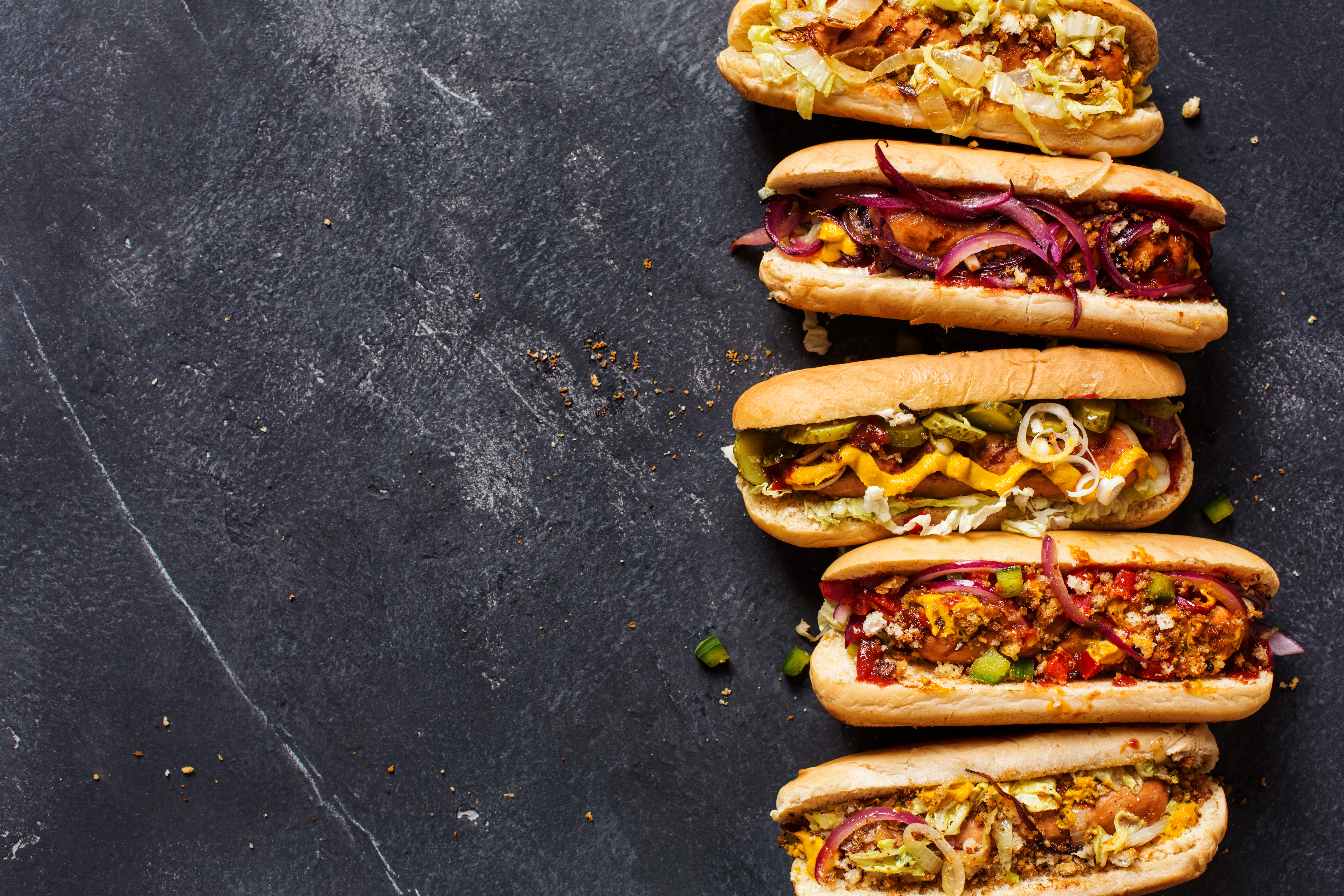 Hot dogs met verschillende toppings