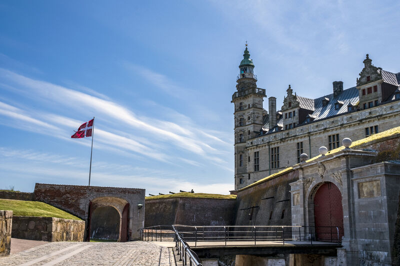 Kronborg Slot met de Dannebrog 