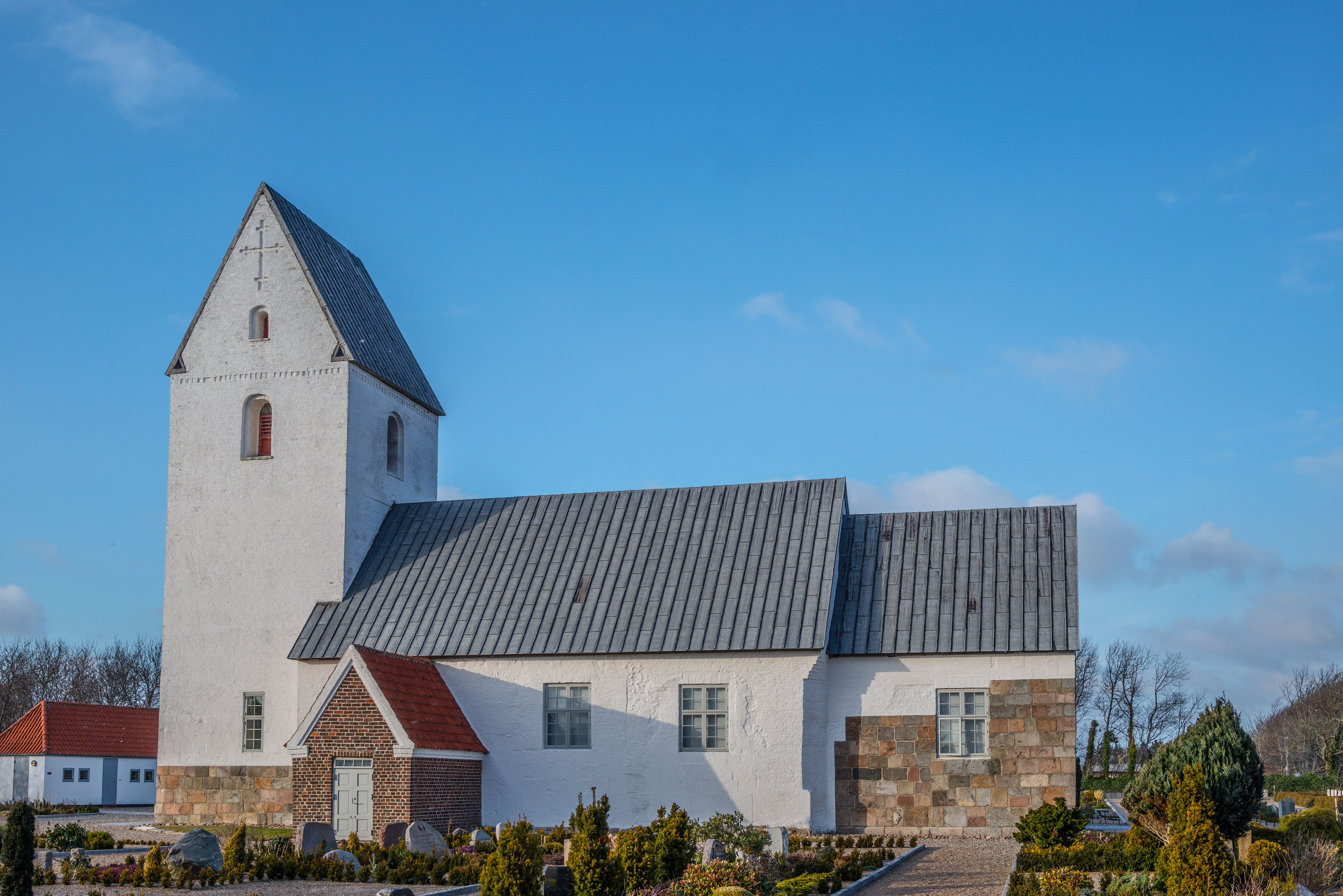 Het prachtige witte kerkje van S&#xF8;nder Nissum 