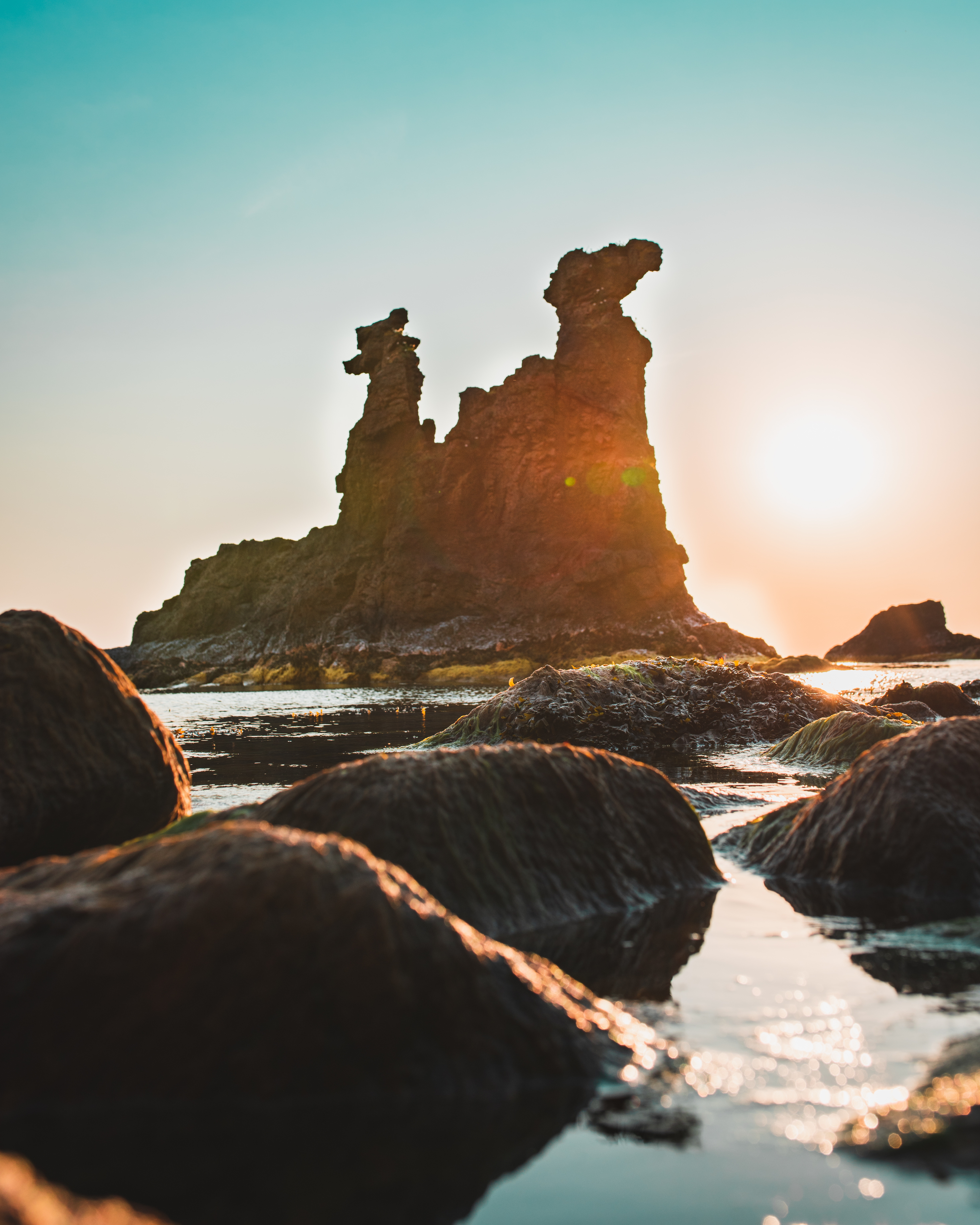 Rotsformatie in de vorm van kamelenhoofden op Bornholm ©Stefan Asp