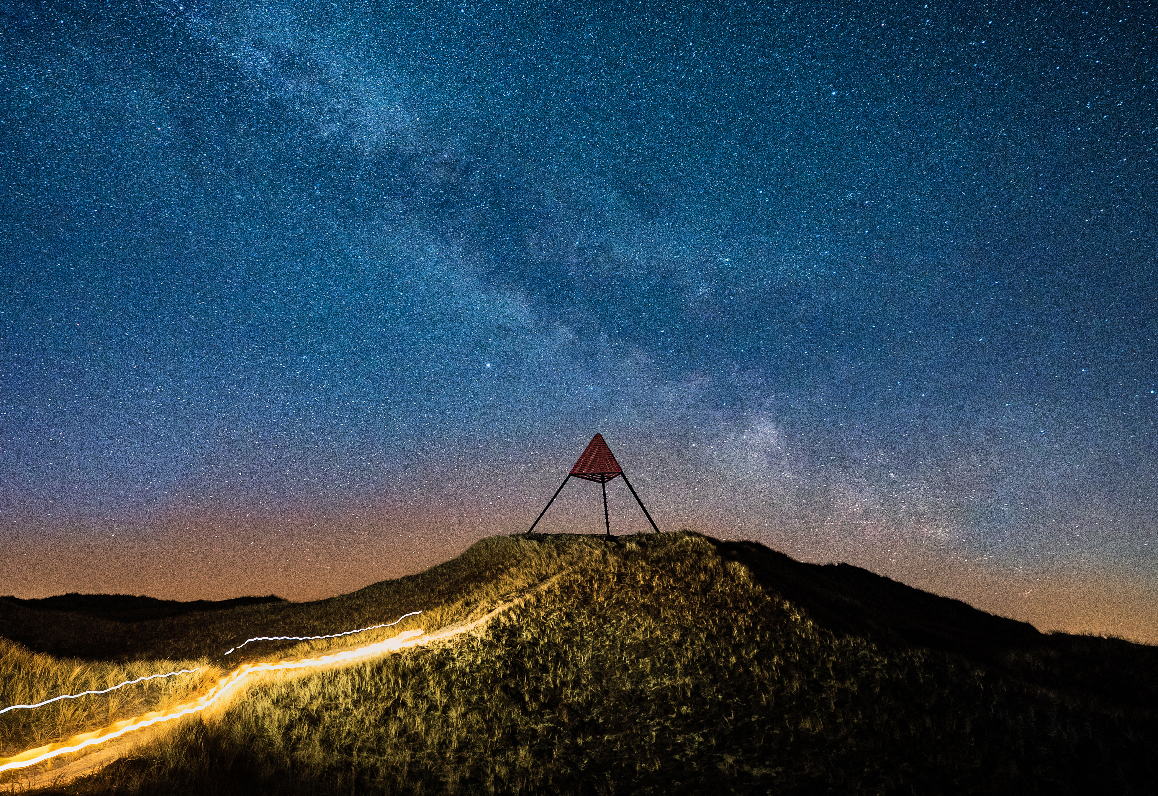 De sterrennacht bij het strand van Haurvig &#xA9;Nicolas J&#xE6;gergaard