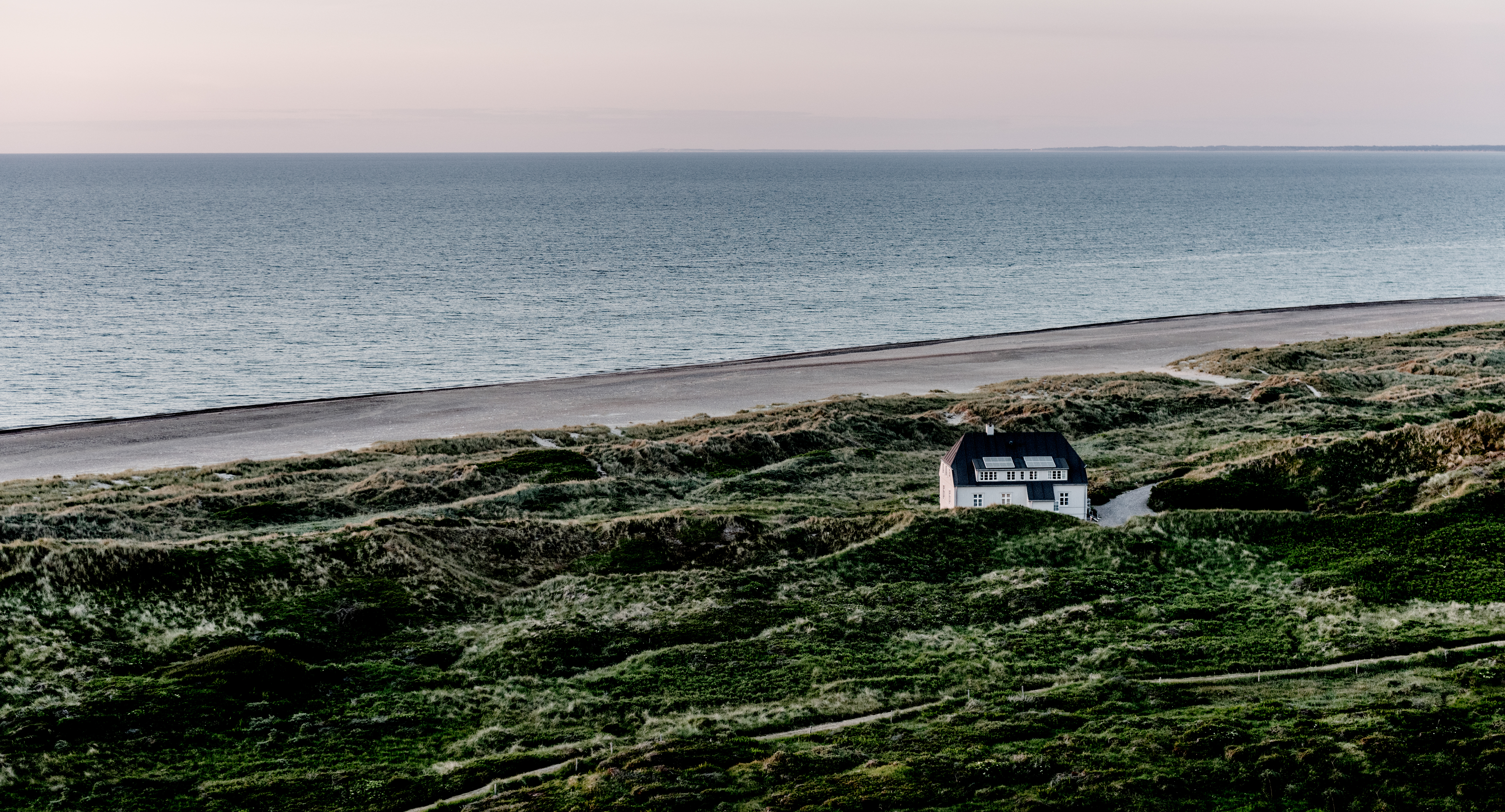 Huis en hotel in de duinen van Svinkløv ©Mette Johnsen
