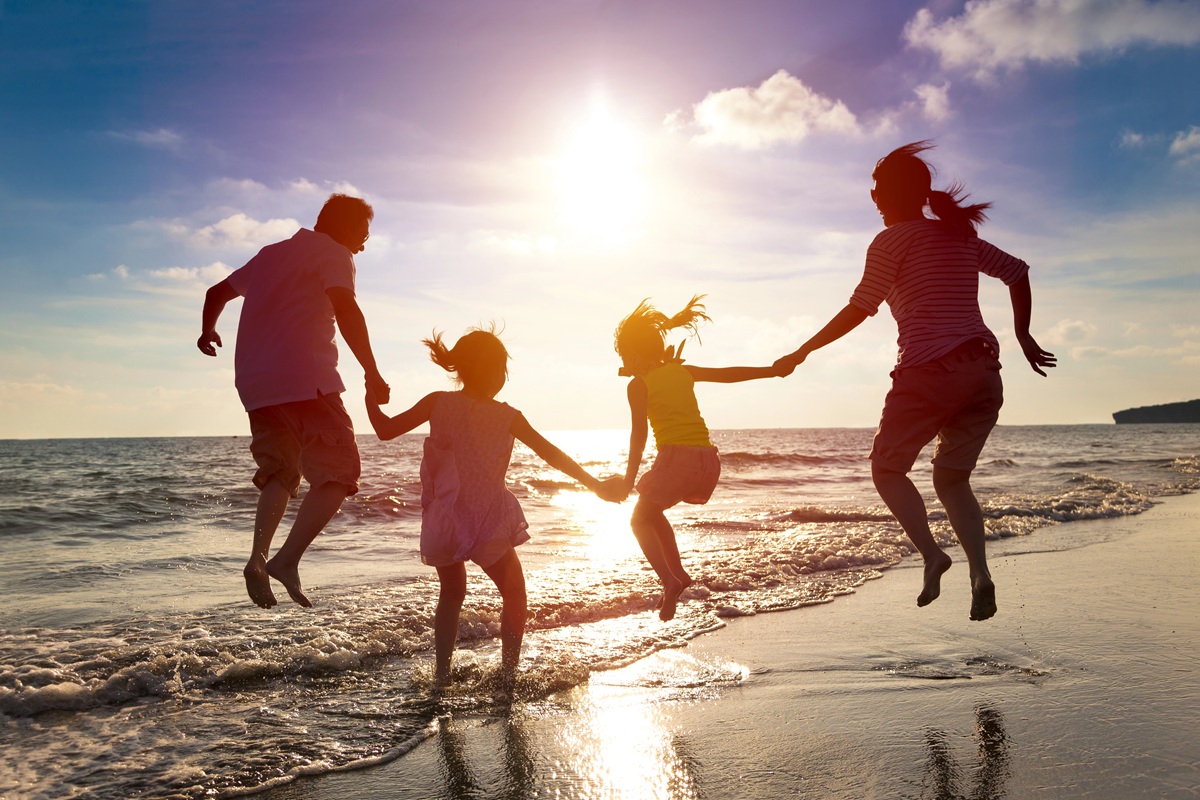 Familie op het strand. ©Depositphotos_75481827_XL