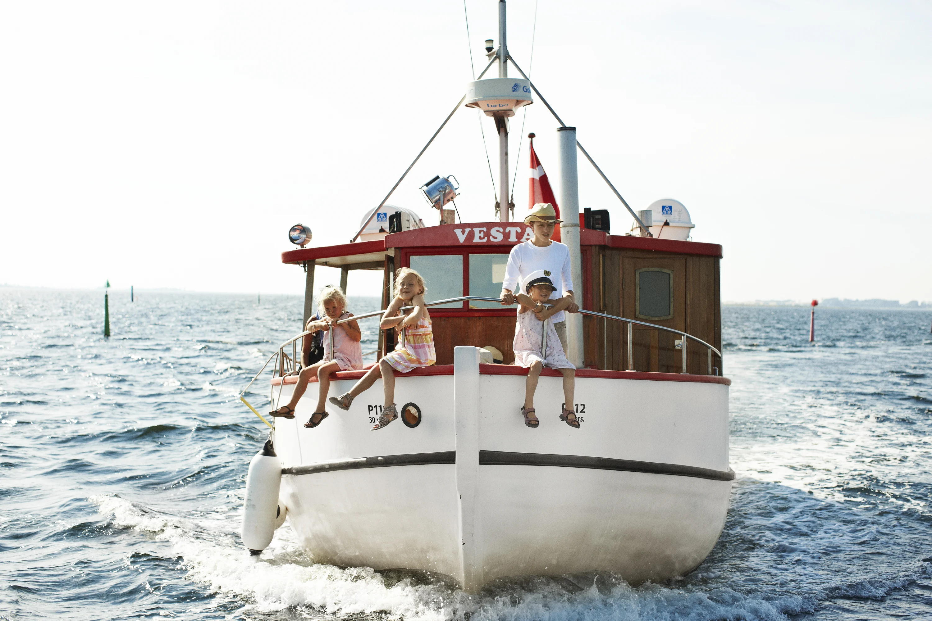 De postboot in de haven van Nakskov