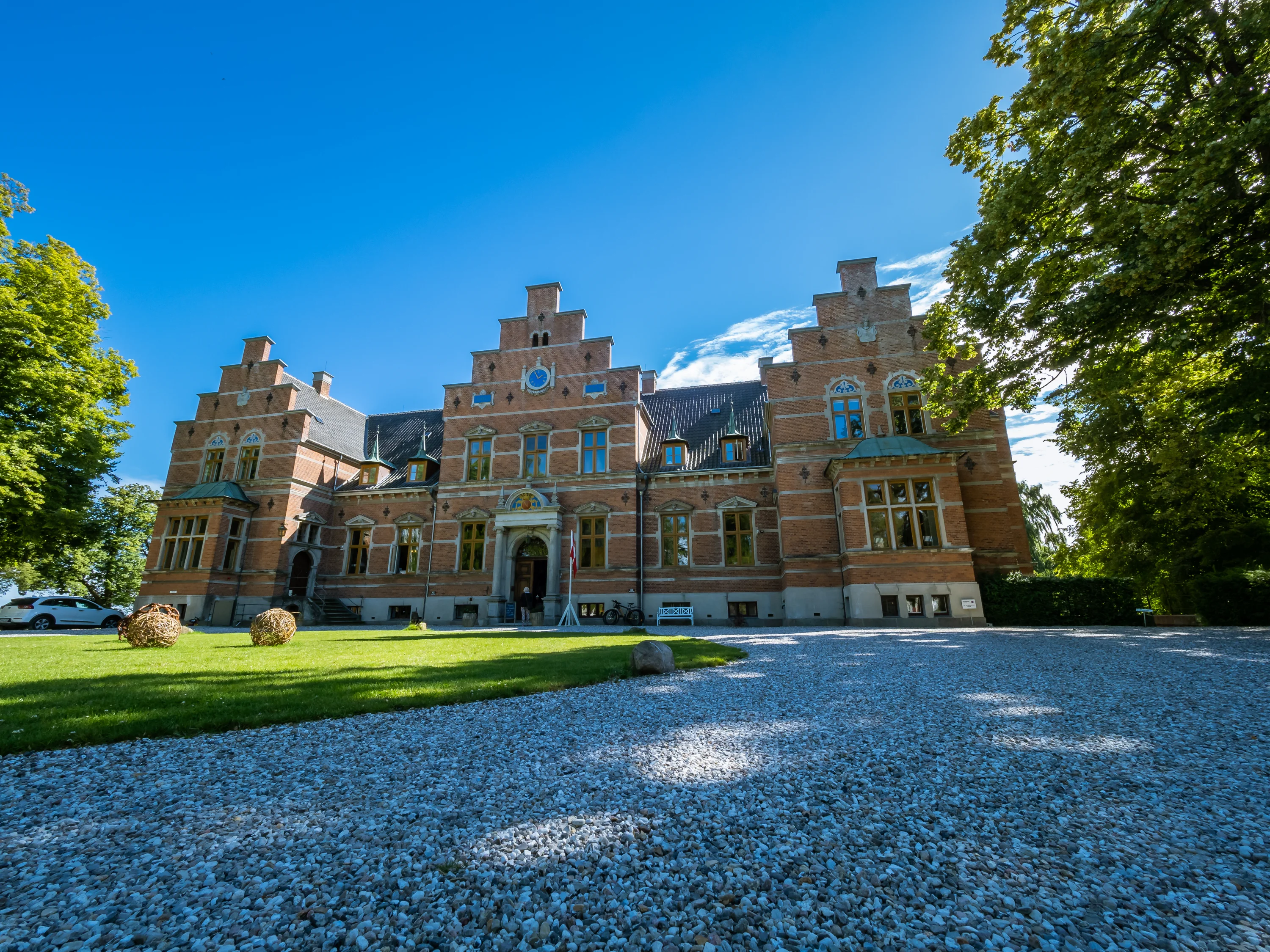 De voorkant van Fuglsang Manor