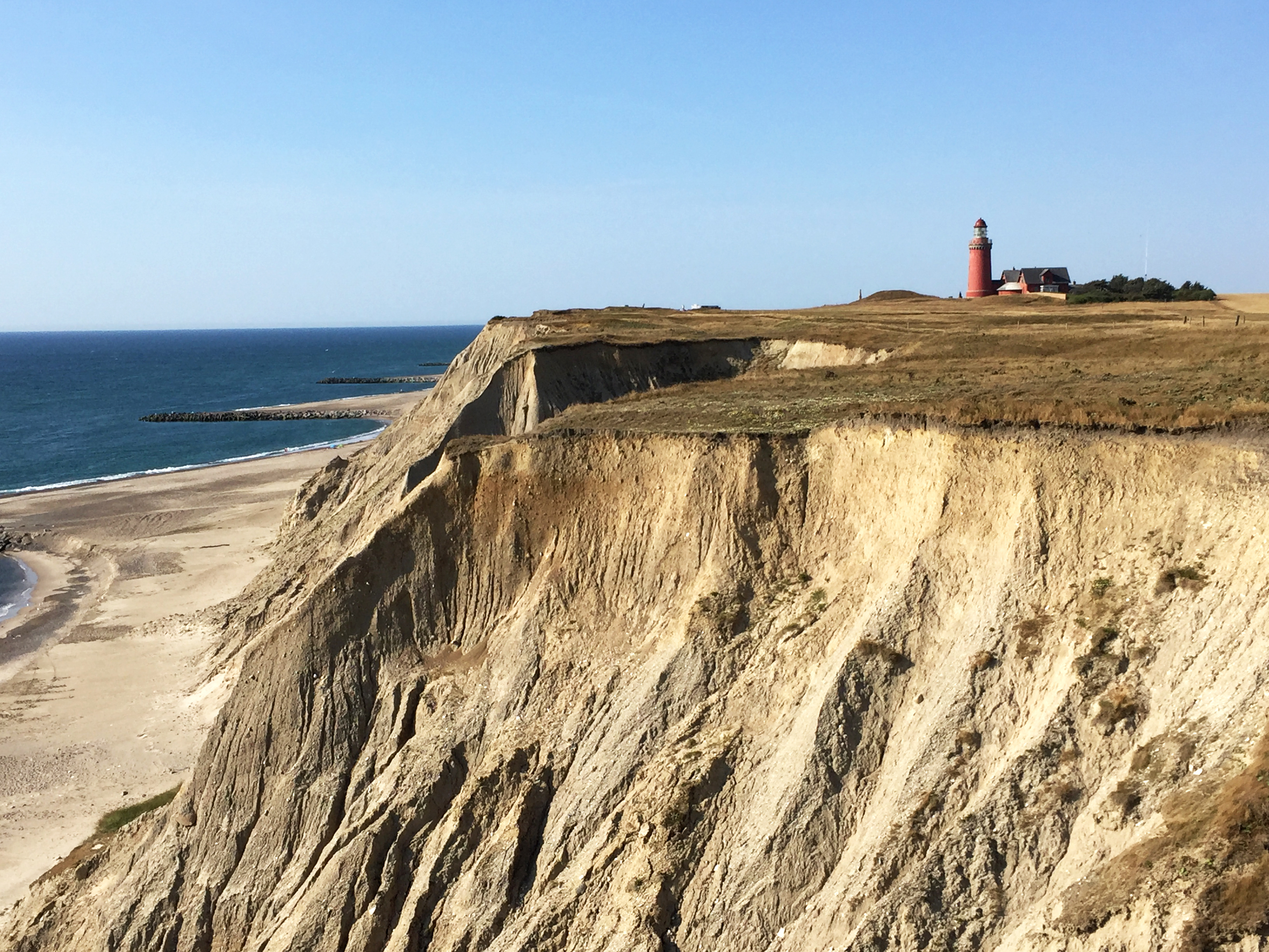 De kust bij Bovbjerg Fyr (vuurtoren van Bovbjerg)