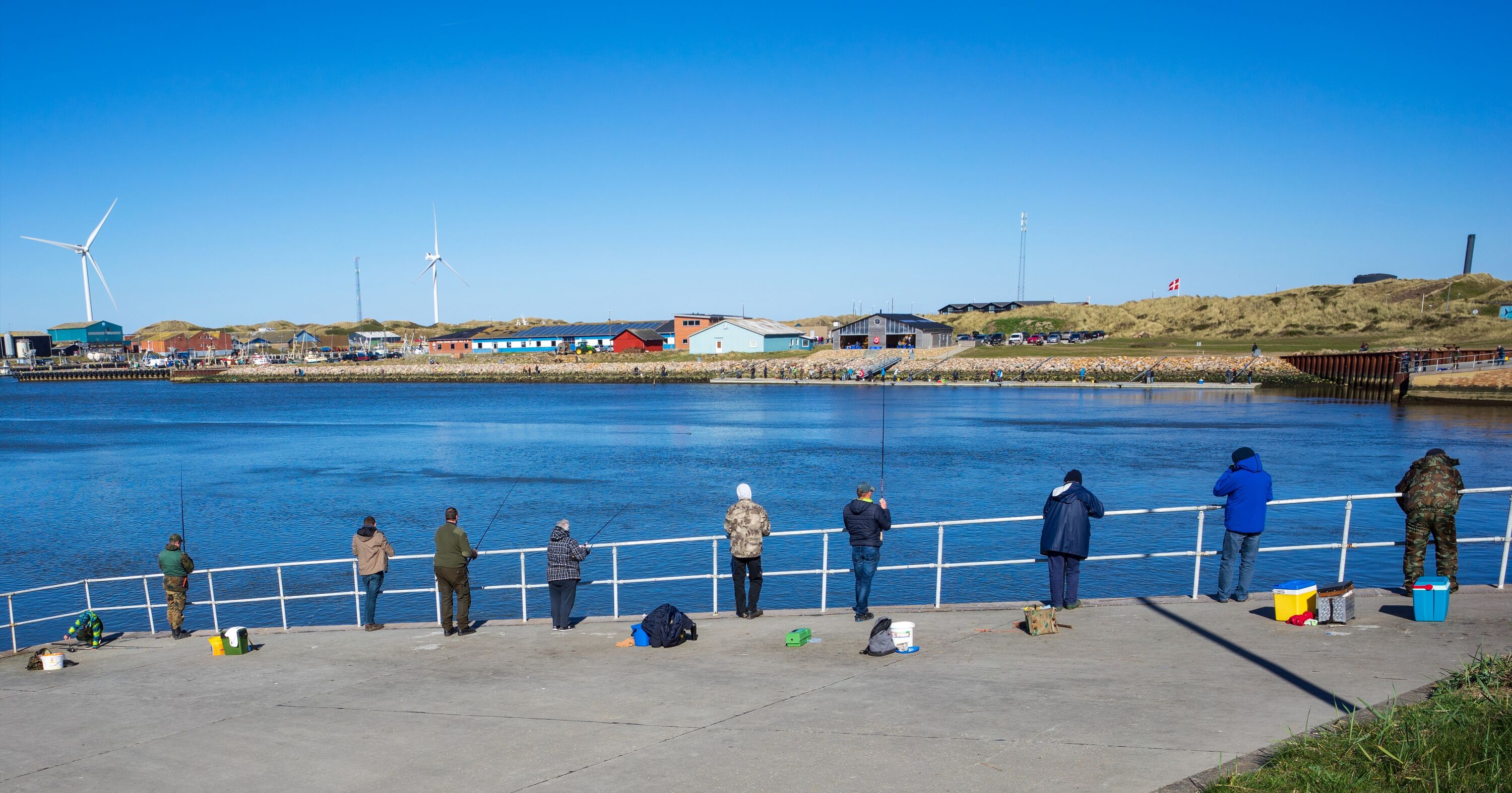 Vissers in de haven van Hvide Sande