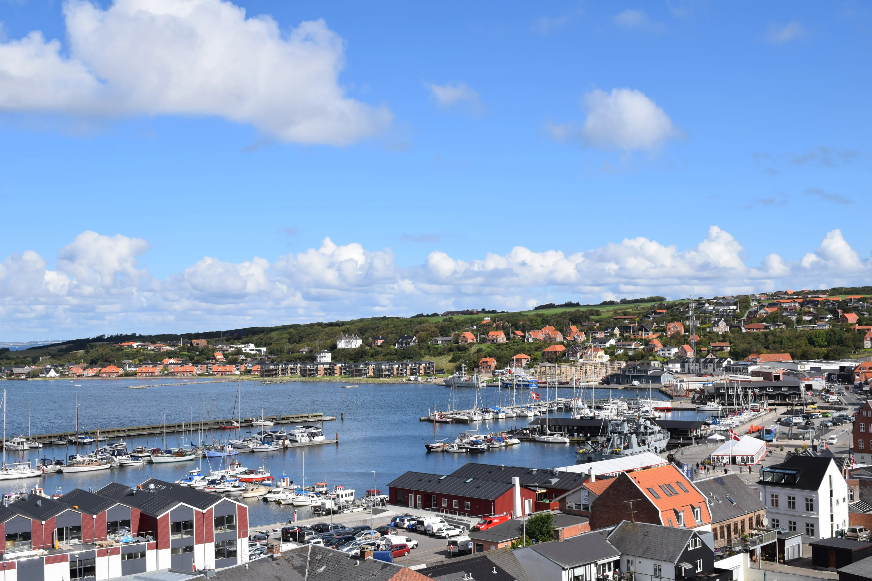 De kust met haven van Lemvig