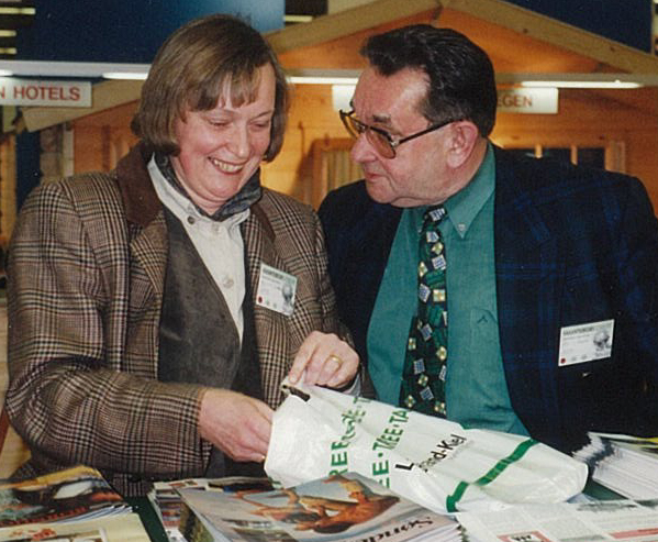 Alberta en Joop Drenth op de vakantiebeurs. Foto: prive-archief familie Drenth